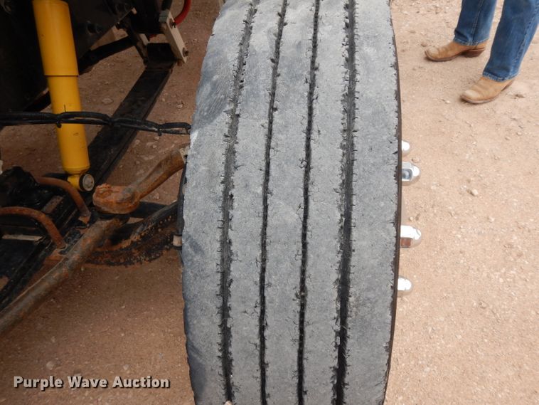 image for item DJ1070 2008 Peterbilt 325  flatbed truck