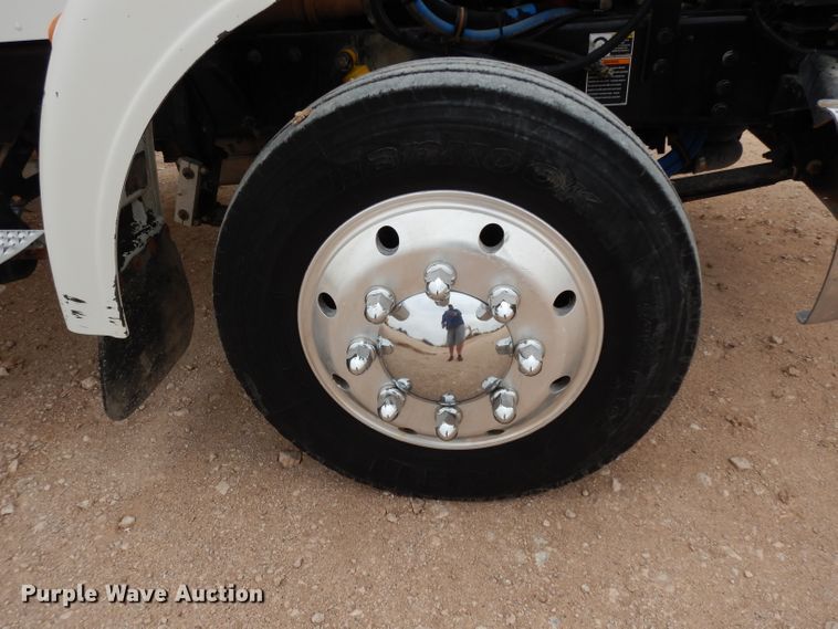 image for item DJ1070 2008 Peterbilt 325  flatbed truck