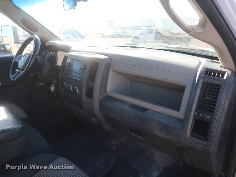 image for item DJ1858 2011 Dodge Ram 5500  flatbed truck