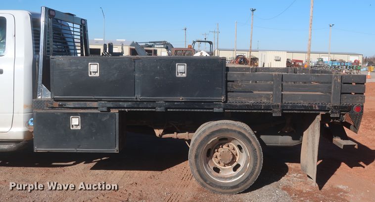 image for item DJ1858 2011 Dodge Ram 5500  flatbed truck