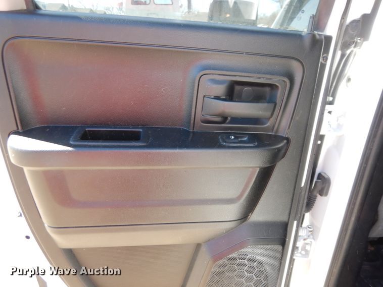 image for item DJ2884 2013 Dodge Ram 1500  Crew Cab pickup truck