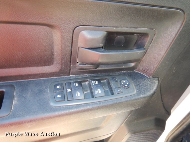 image for item DJ2884 2013 Dodge Ram 1500  Crew Cab pickup truck