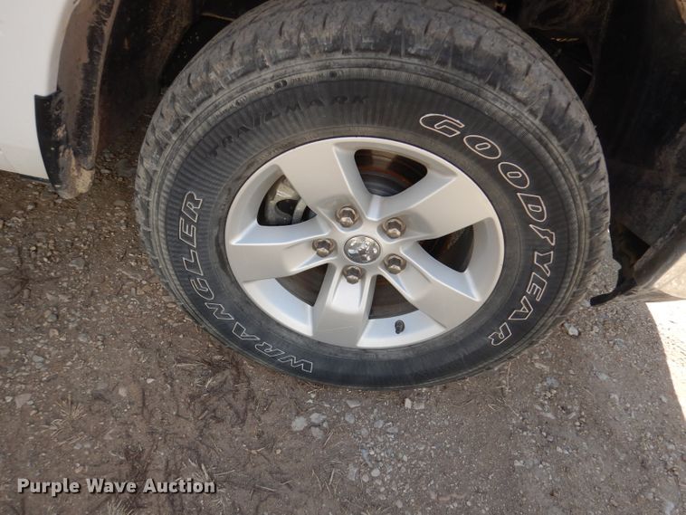 image for item DJ2884 2013 Dodge Ram 1500  Crew Cab pickup truck