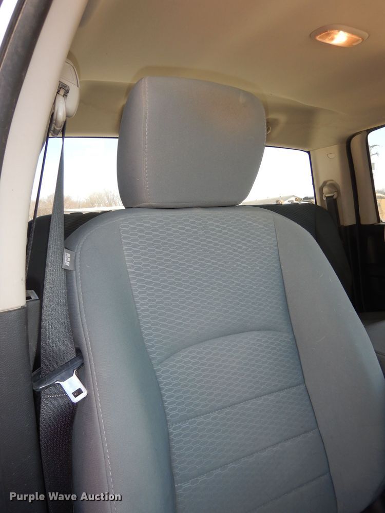 image for item DJ2884 2013 Dodge Ram 1500  Crew Cab pickup truck