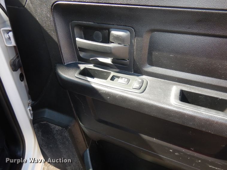 image for item DJ2884 2013 Dodge Ram 1500  Crew Cab pickup truck