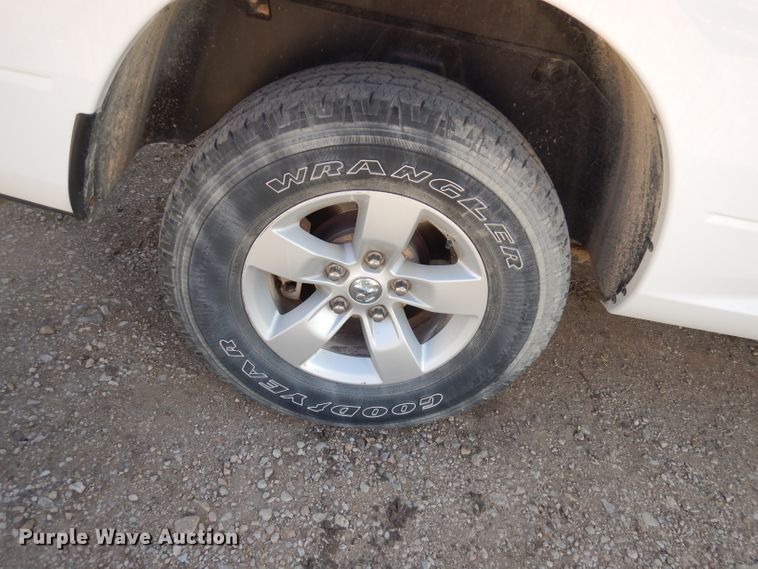 image for item DJ2884 2013 Dodge Ram 1500  Crew Cab pickup truck