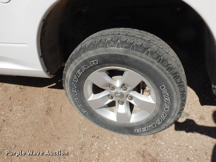 image for item DJ2884 2013 Dodge Ram 1500  Crew Cab pickup truck