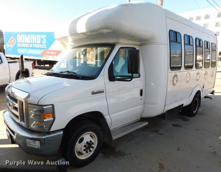 image for item DJ5973 2010 Ford E450 Super Duty  shuttle bus