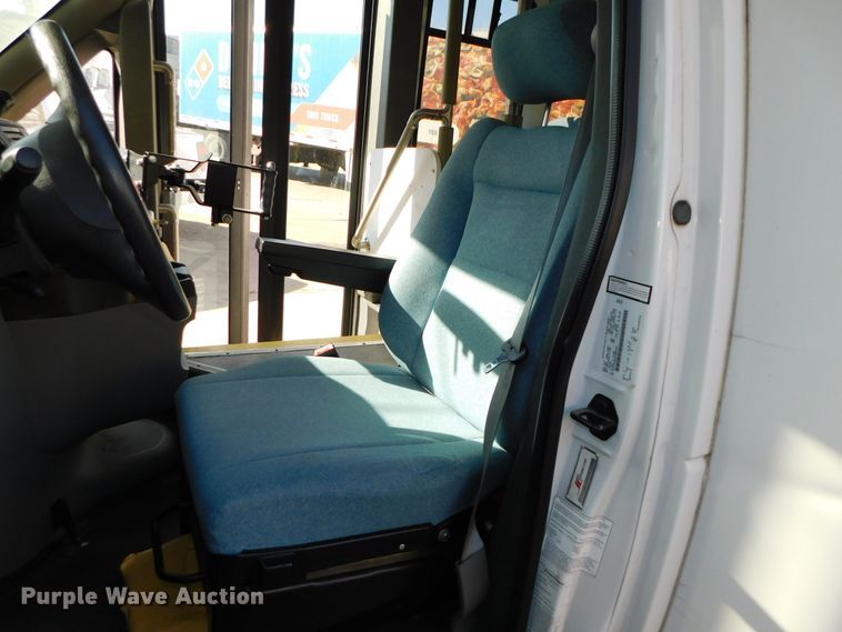 image for item DJ5973 2010 Ford E450 Super Duty  shuttle bus