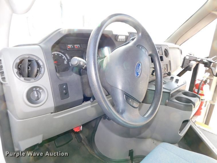 image for item DJ5973 2010 Ford E450 Super Duty  shuttle bus