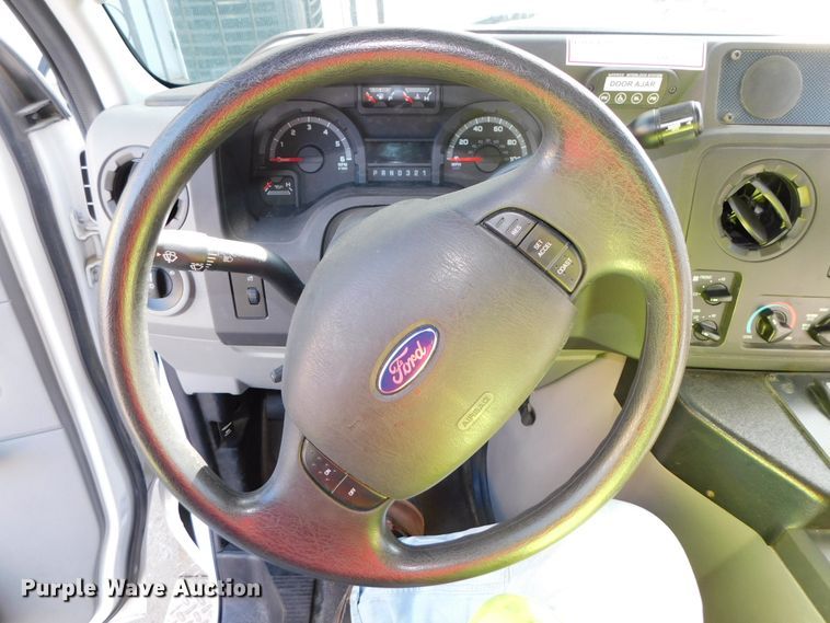 image for item DJ5973 2010 Ford E450 Super Duty  shuttle bus