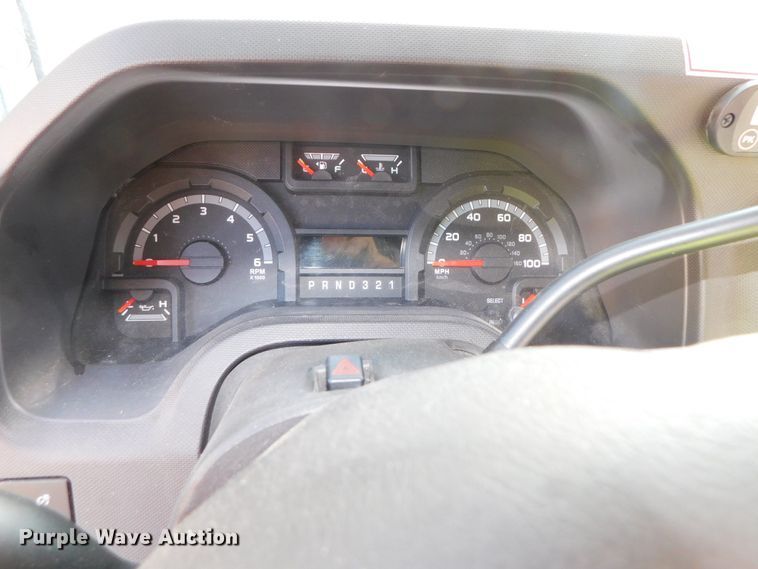 image for item DJ5973 2010 Ford E450 Super Duty  shuttle bus