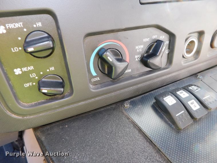 image for item DJ5973 2010 Ford E450 Super Duty  shuttle bus