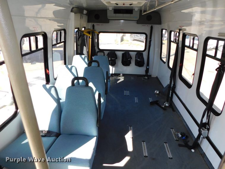 image for item DJ5973 2010 Ford E450 Super Duty  shuttle bus