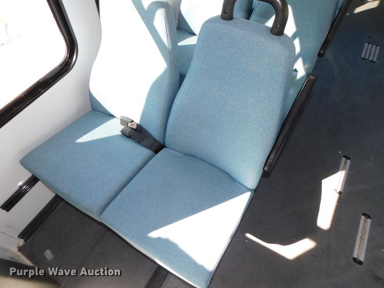 image for item DJ5973 2010 Ford E450 Super Duty  shuttle bus