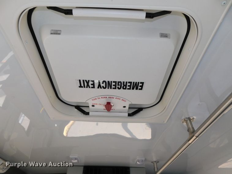 image for item DJ5973 2010 Ford E450 Super Duty  shuttle bus