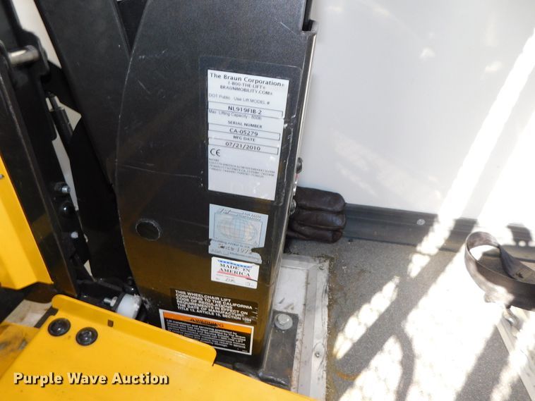 image for item DJ5973 2010 Ford E450 Super Duty  shuttle bus