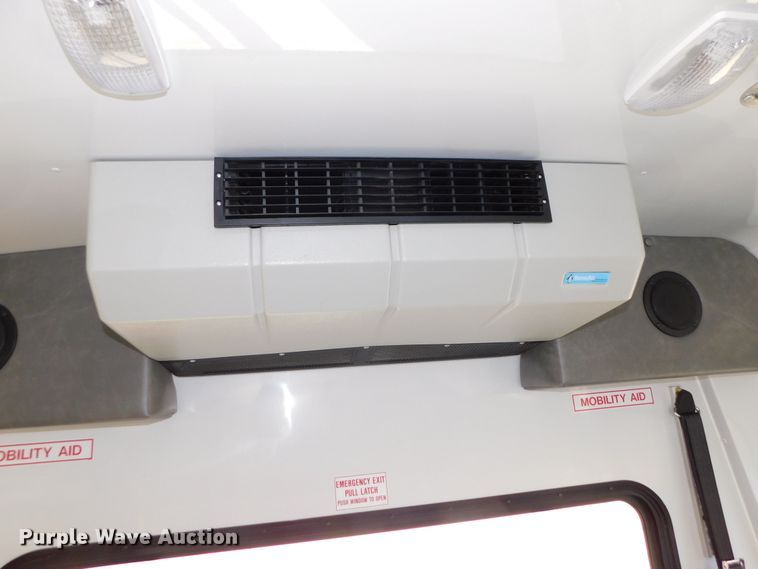 image for item DJ5973 2010 Ford E450 Super Duty  shuttle bus