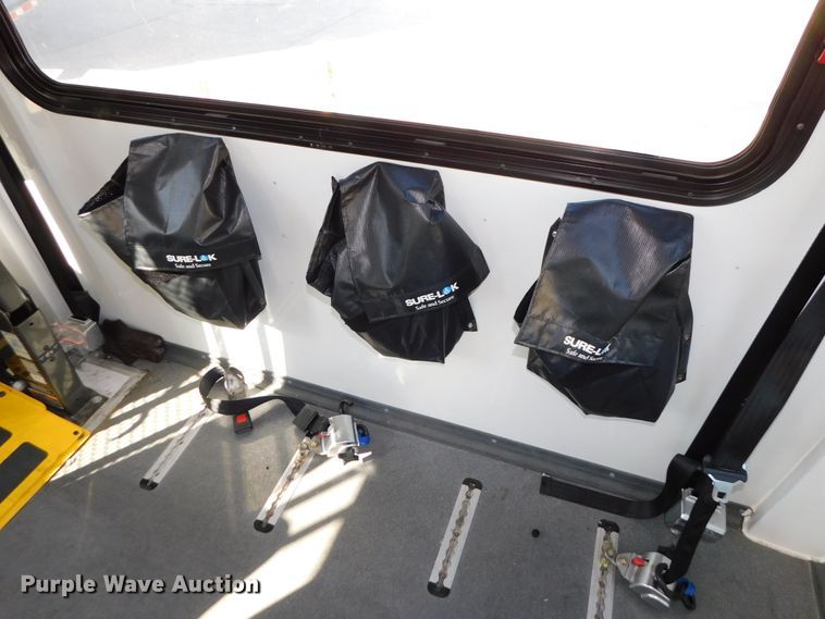 image for item DJ5973 2010 Ford E450 Super Duty  shuttle bus