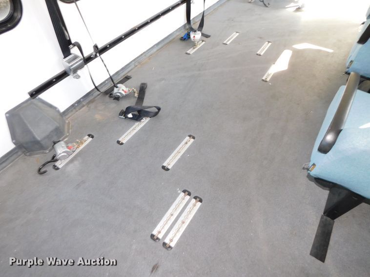 image for item DJ5973 2010 Ford E450 Super Duty  shuttle bus