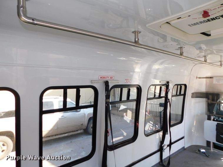 image for item DJ5973 2010 Ford E450 Super Duty  shuttle bus