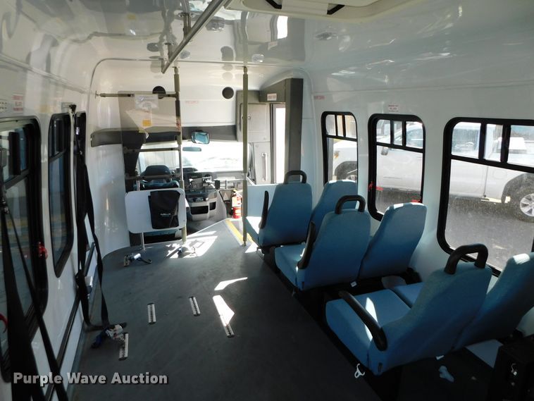 image for item DJ5973 2010 Ford E450 Super Duty  shuttle bus