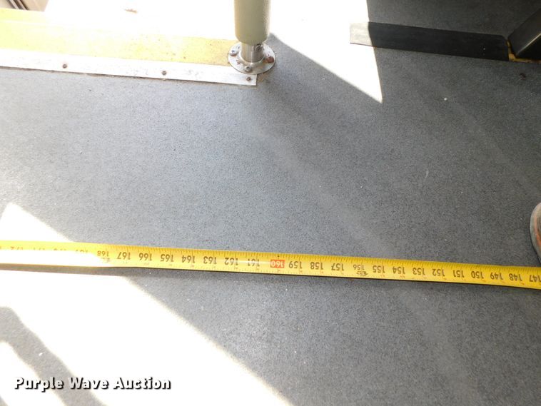 image for item DJ5973 2010 Ford E450 Super Duty  shuttle bus