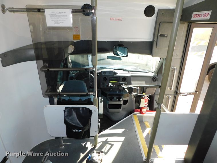 image for item DJ5973 2010 Ford E450 Super Duty  shuttle bus