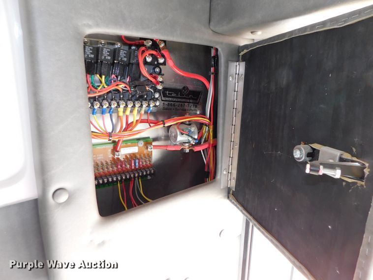 image for item DJ5973 2010 Ford E450 Super Duty  shuttle bus