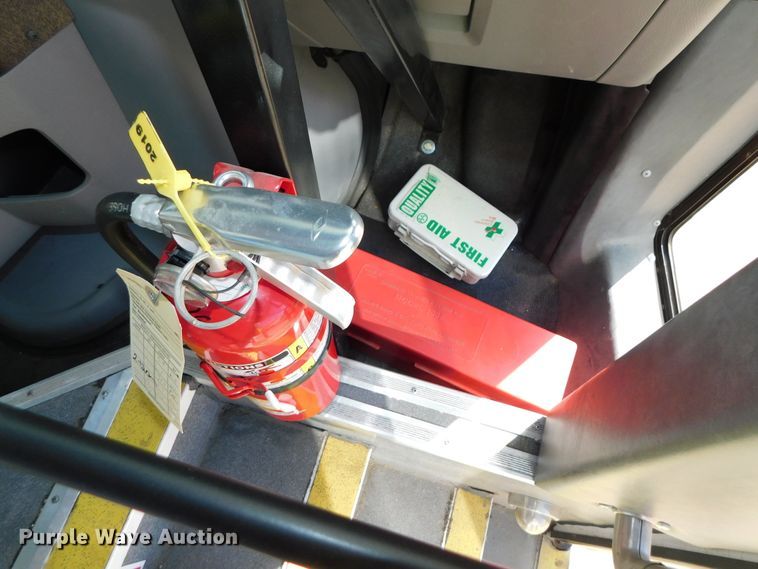 image for item DJ5973 2010 Ford E450 Super Duty  shuttle bus