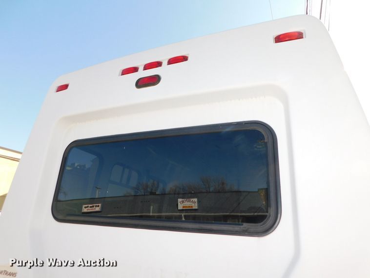 image for item DJ5973 2010 Ford E450 Super Duty  shuttle bus