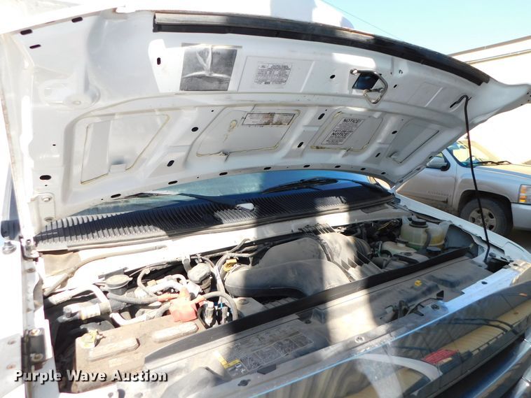 image for item DJ5973 2010 Ford E450 Super Duty  shuttle bus