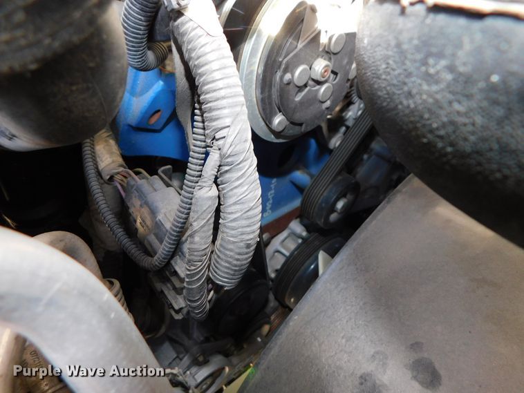 image for item DJ5973 2010 Ford E450 Super Duty  shuttle bus