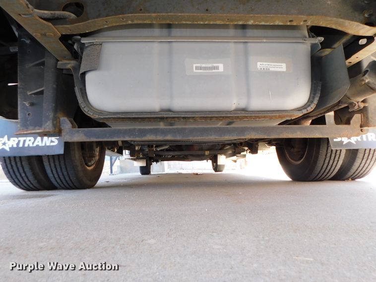 image for item DJ5973 2010 Ford E450 Super Duty  shuttle bus