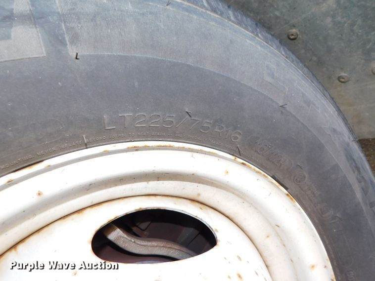 image for item DJ5973 2010 Ford E450 Super Duty  shuttle bus