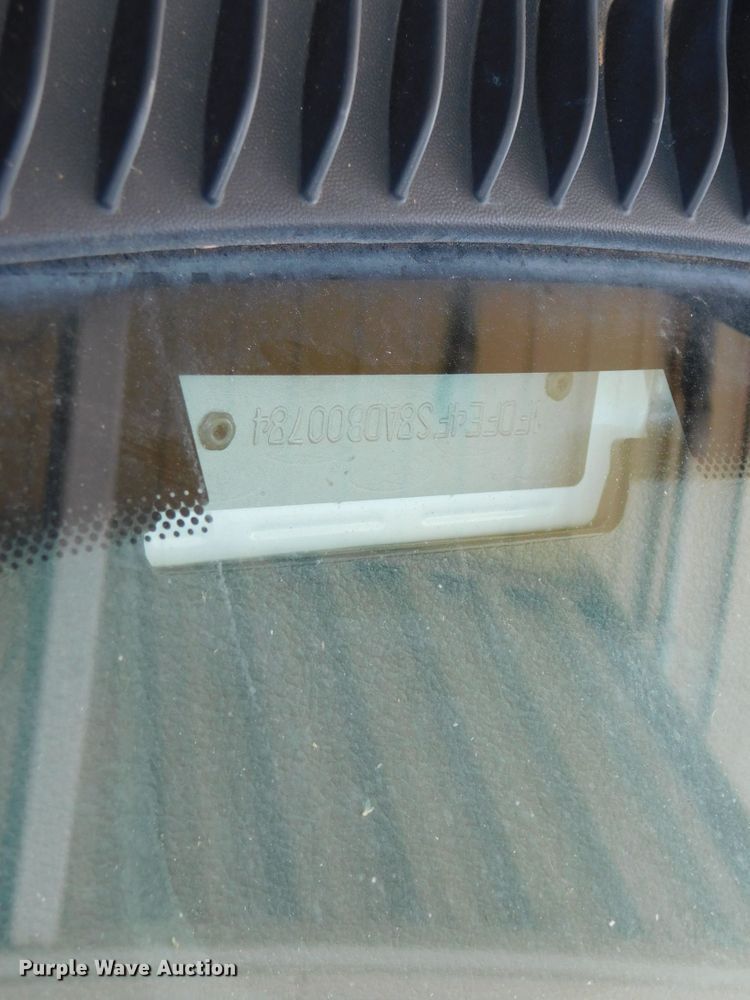 image for item DJ5973 2010 Ford E450 Super Duty  shuttle bus