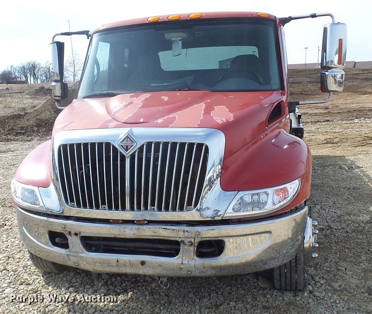 image for item DL0804 2003 International 4300  rollback truck