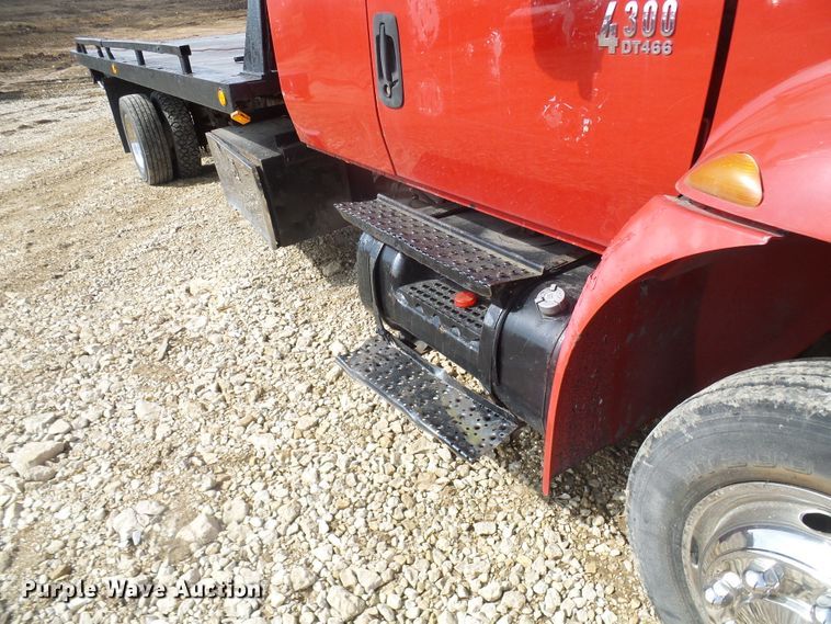 image for item DL0804 2003 International 4300  rollback truck