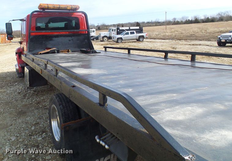 image for item DL0804 2003 International 4300  rollback truck