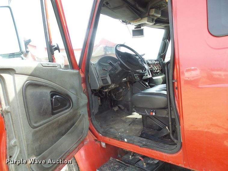 image for item DL0804 2003 International 4300  rollback truck