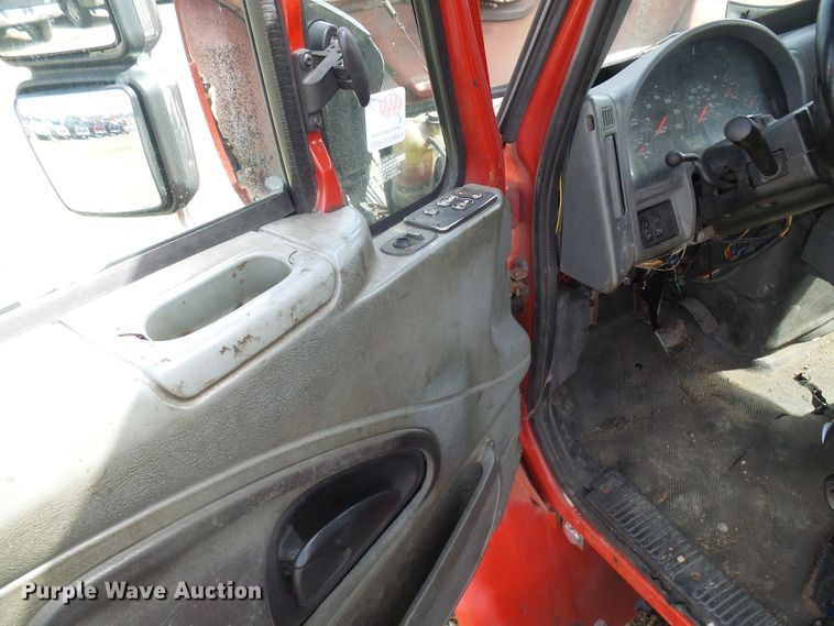 image for item DL0804 2003 International 4300  rollback truck