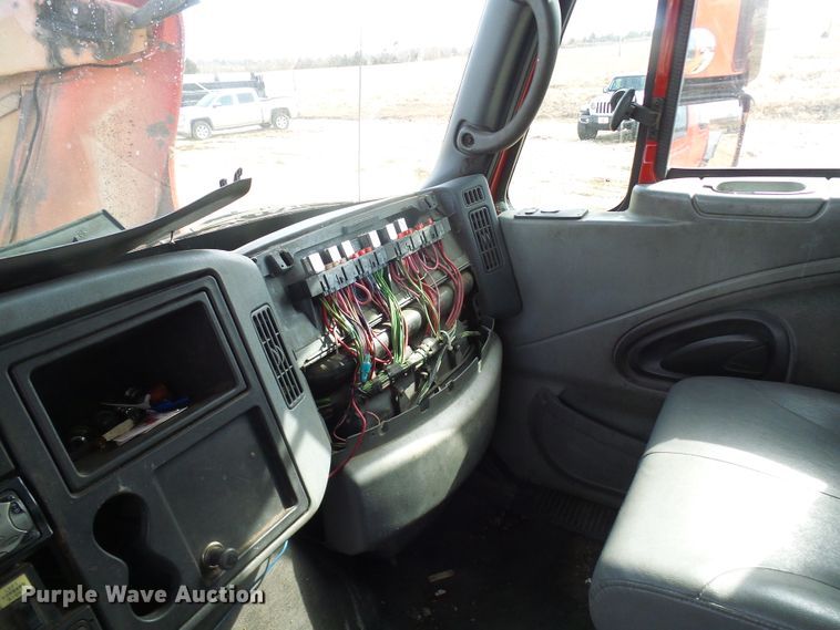 image for item DL0804 2003 International 4300  rollback truck