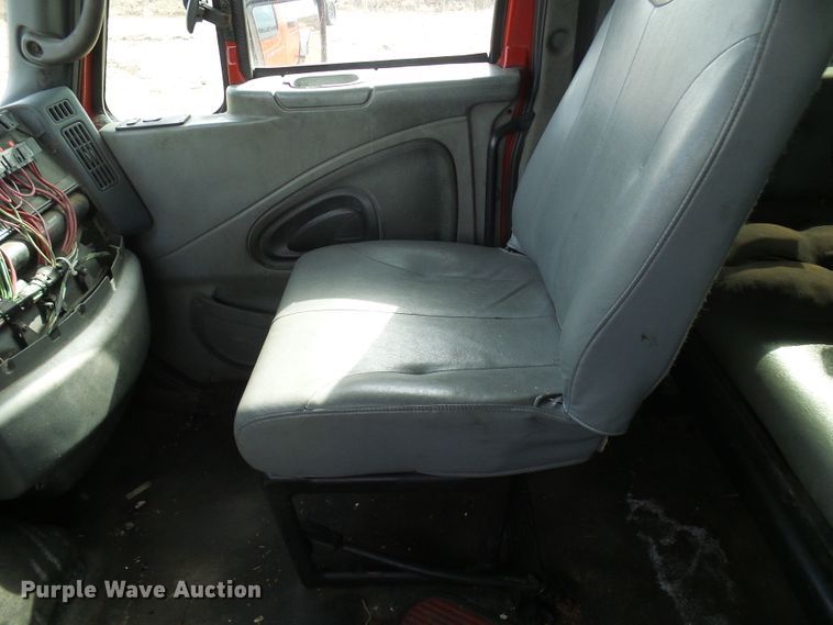 image for item DL0804 2003 International 4300  rollback truck