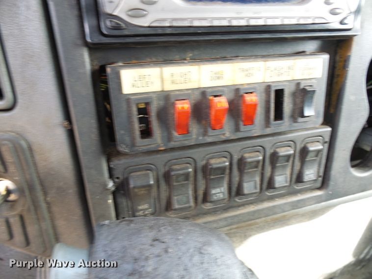 image for item DL0804 2003 International 4300  rollback truck