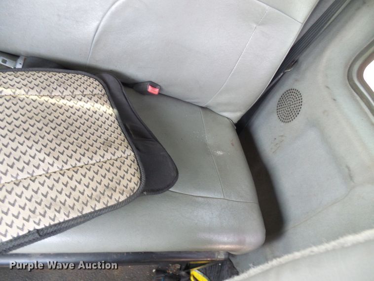 image for item DL0804 2003 International 4300  rollback truck