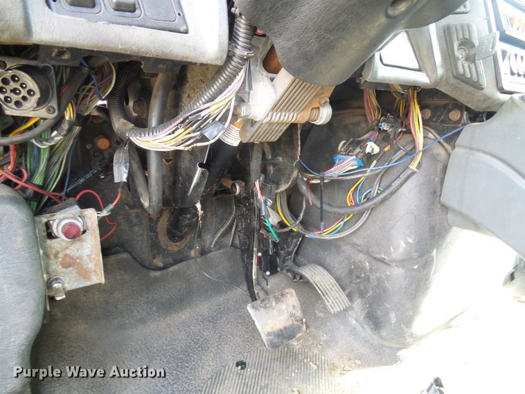 image for item DL0804 2003 International 4300  rollback truck