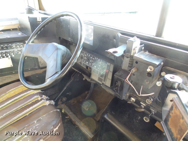 image for item DL0839 1994 International 3800  school bus