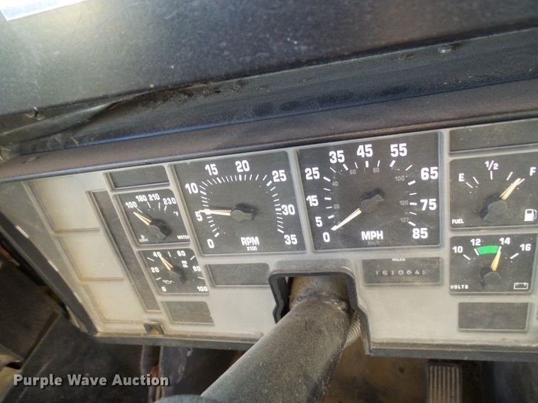 image for item DL0839 1994 International 3800  school bus