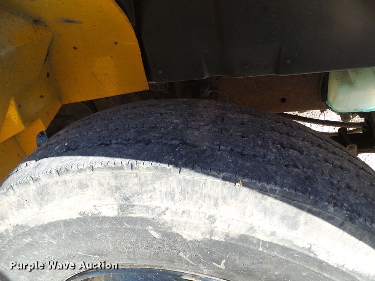 image for item DL0840 1996 International 3800  school bus