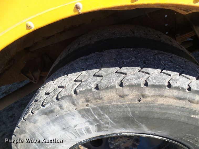 image for item DL0840 1996 International 3800  school bus